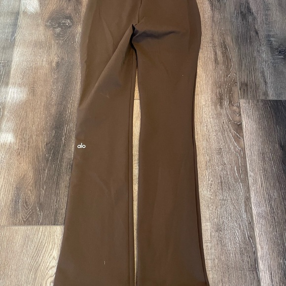ALO Yoga Chocolate Brown Flare Pants EUC size XS - Picture 4 of 4